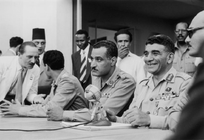 التقى عبد الناصر بضباط المخابرات المركزية الأمريكية في منزله
